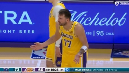 世界杯移动端观看平台-东契奇一直摊着手抱怨 黄蜂解说嘲讽：这家伙就是个怨妇